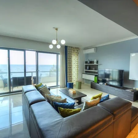 Luxury & Spacious 3 Bedroom Seafront, Balcony Yhai Apartamento