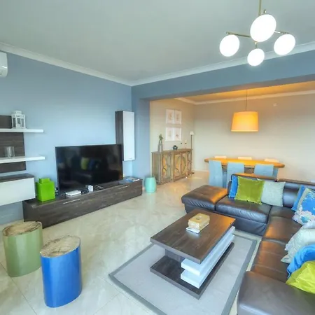Luxury & Spacious 3 Bedroom Seafront, Balcony Yhai Apartamento *