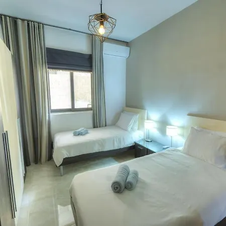 Apartamento Luxury & Spacious 3 Bedroom Seafront, Balcony Yhai *