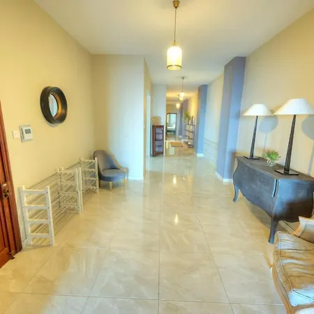 Luxury & Spacious 3 Bedroom Seafront, Balcony Yhai * Sliema