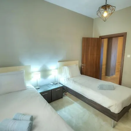 Luxury & Spacious 3 Bedroom Seafront, Balcony Yhai Appartement Sliema