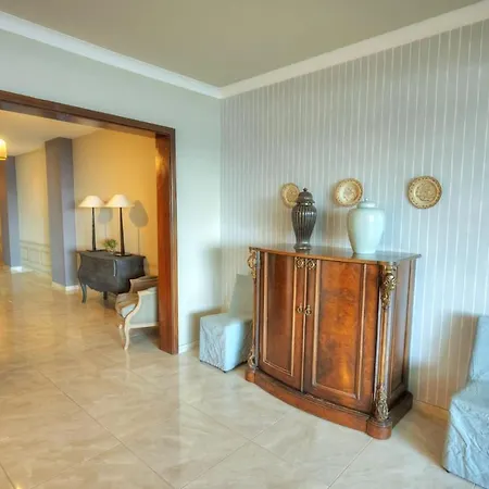 Luxury & Spacious 3 Bedroom Seafront, Balcony Yhai * Sliema