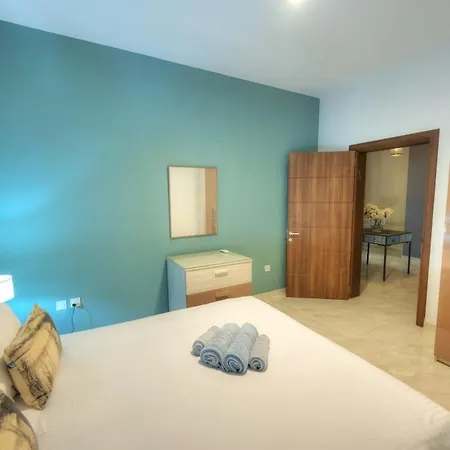 Luxury & Spacious 3 Bedroom Seafront, Balcony Yhai Apartamento