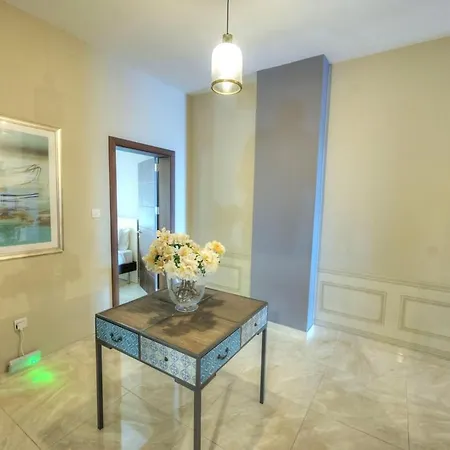Luxury & Spacious 3 Bedroom Seafront, Balcony Yhai Sliema