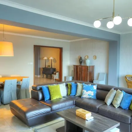 Apartmán Luxury & Spacious 3 Bedroom Seafront, Balcony Yhai Sliema