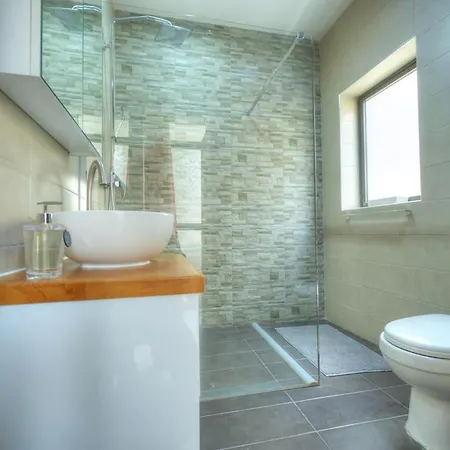 Appartement Luxury & Spacious 3 Bedroom Seafront, Balcony Yhai