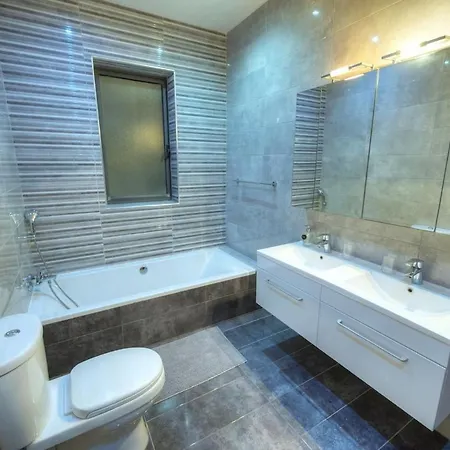 Luxury & Spacious 3 Bedroom Seafront, Balcony Yhai Apartamento *