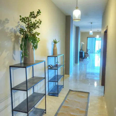Luxury & Spacious 3 Bedroom Seafront, Balcony Yhai Sliema