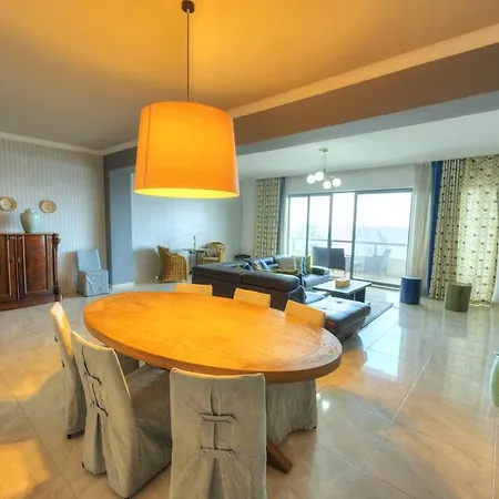 Luxury & Spacious 3 Bedroom Seafront, Balcony Yhai * Sliema