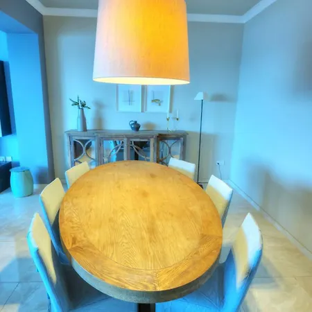 Luxury & Spacious 3 Bedroom Seafront, Balcony Yhai